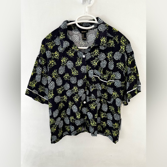 Cropped Hawaiian Button Down Shirt Forever 21 Blue Pineapples NWT Medium - Picture 4 of 12
